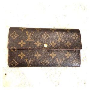 Authentic Louis Vuitton Sarah monogram wallet
